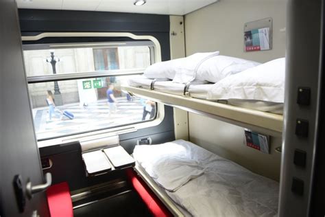 Treno Milano-Parigi in cabina super comfort: bagno privato con doccia e kit di biancheria - 1 di ...