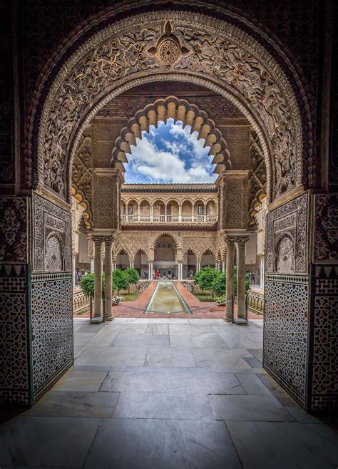 Alcázar de Sevilla | Spain photography, Moorish architecture, Sevilla spain