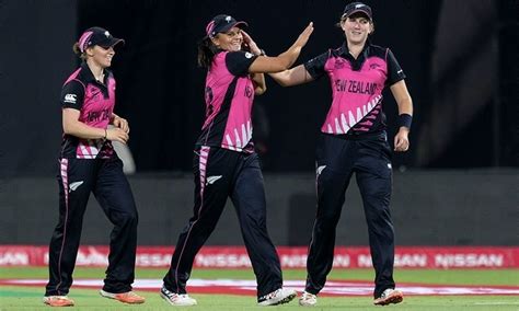 New Zealand cricketers sign equal pay deal - Sport - DAWN.COM