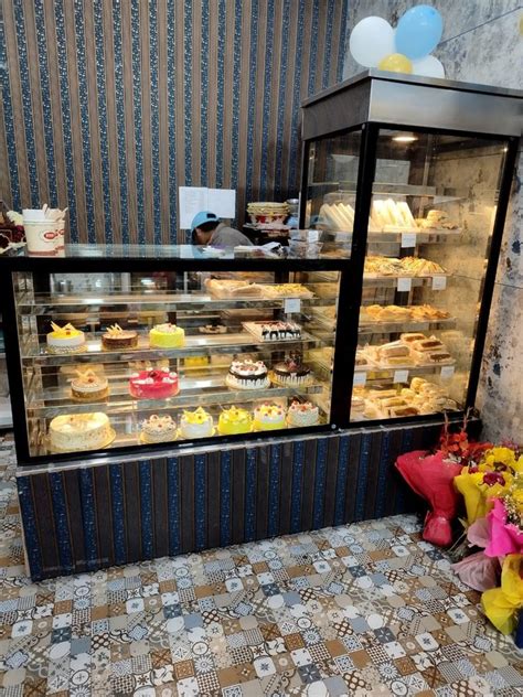 Bakery Display Counter at Rs 80000/piece | Bakery Display Counter in ...