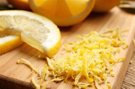 10 Lemon Zest Substitutes & When To Use Them