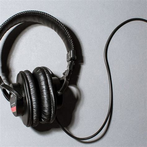 Review: Sony's MDR-V6 Headphones Are Some of the Greatest Ever - Gear ...