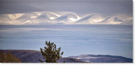 Kelvin-Helmholtz wave clouds appear over Snowbasin, Utah — Earth Changes — Sott.net