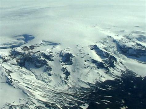 Bardarbunga volcano in Iceland erupts, putting airlines on alert - CBS News