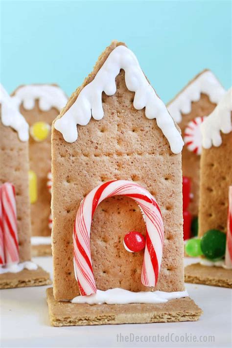 EASY GRAHAM CRACKER GINGERBREAD HOUSES for Christmas