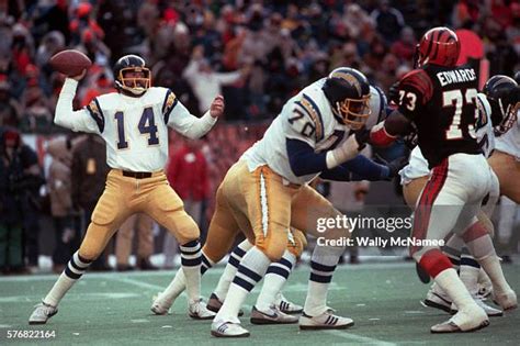 Qb Dan Fouts Photos and Premium High Res Pictures - Getty Images