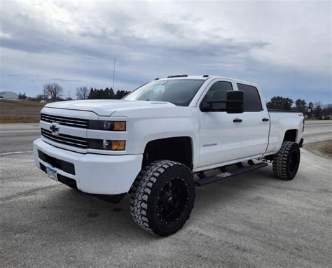 What am I in for?? Chevy Duramax Diesel?? : r/RoastMyCar