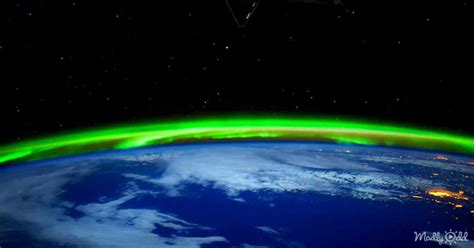 Photographer captures once-in-a-lifetime Aurora Borealis timelapse ...