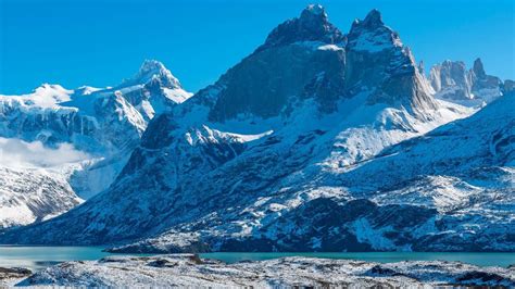 Nordenskjöld lake in winter with Cuernos del Paine view, Torres del ...