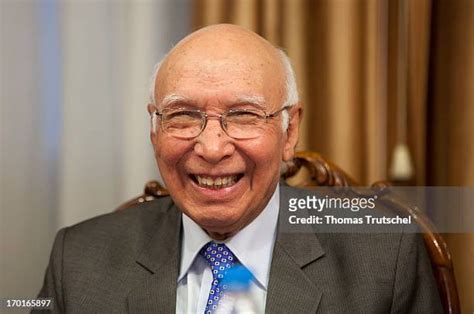 729 Sartaj Aziz Photos & High Res Pictures - Getty Images