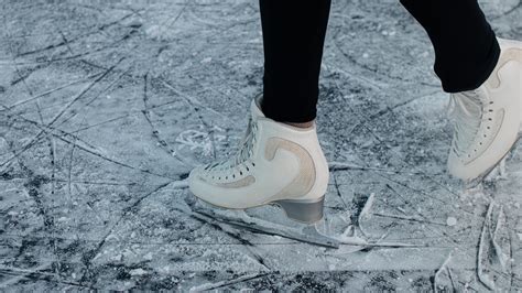 Skating on thin ice: How work can be a therapy for living with incurable cancer