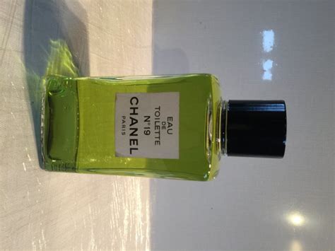 Giant size perfume bottle "Chanel N°19" - Catawiki