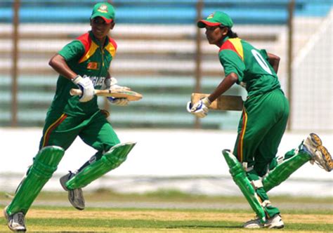 Salma Khatun and Panna Ghosh take a run during their 156-run stand | ESPNcricinfo.com