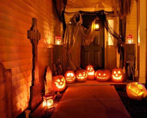 DIY Front Porch Halloween Decorations - Party Wowzy