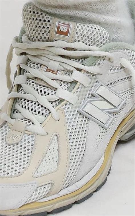 What kind of laces are these? : r/Sneakers