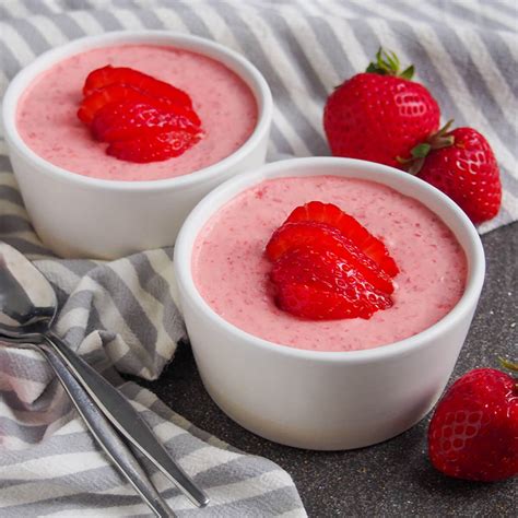 Easy strawberry mousse - Caroline's Cooking