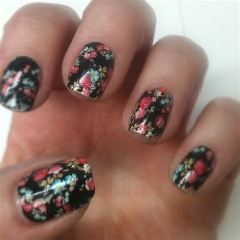 Ms. Lazybones & The Morning Man: floral nail stickerz