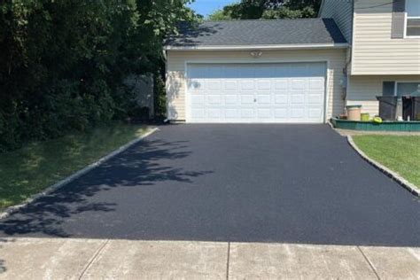 Expert Asphalt Driveway Contractors in Long Island