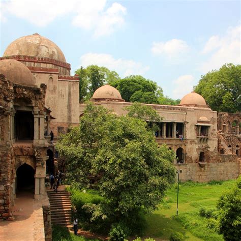 Spend A Day Amidst Nature At The Hauz Khas Fort | LBB, Delhi