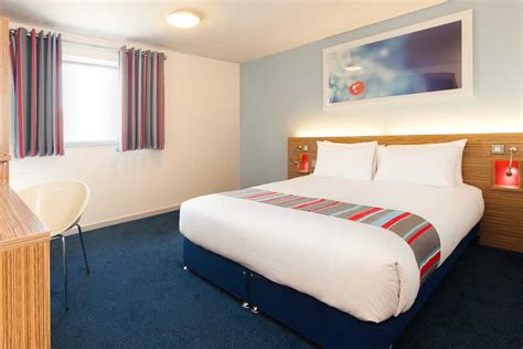 Travelodge Sunbury M3 hotel near London | englandrover.com