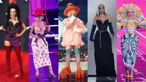 Every Outfit Doja Cat Wore at VMAs 2021: From 'Chair Hat' To 'Worm Dress,' a Look at American ...