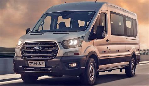 Ford Transit Automática chega ao Brasil por R$ 274 mil