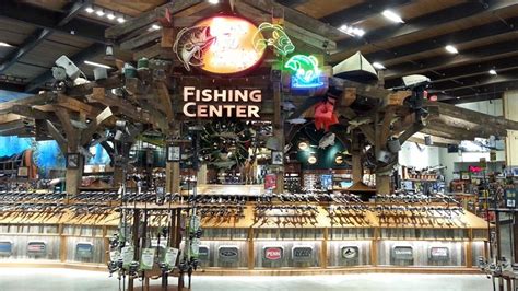 I visted the Bass Pro Shops in San Jose (Part 1) | Fishing and Outdoors