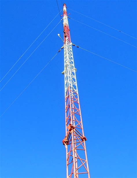 File:KBRC AM radio antenna tower.JPG - Wikipedia
