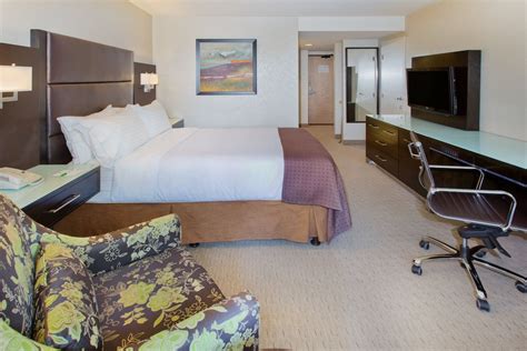 Holiday Inn Vancouver Centre, an IHG Hotel Vancouver, British Columbia, CA - Reservations.com