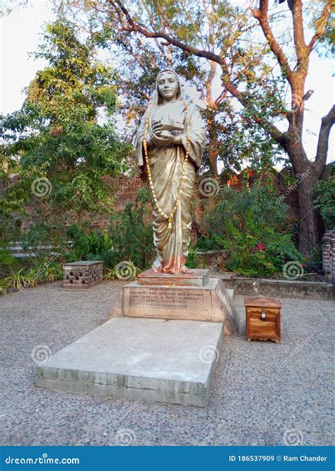 Queen Ahilya Bai Holkar Statue. Stock Image - Image of holkar, ruler: 186537909