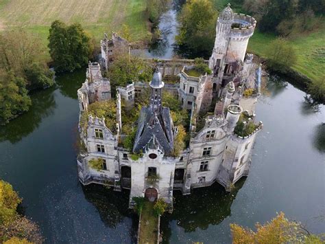 7,500 Strangers Just Bought A Crumbling French Chateau Together : The ...