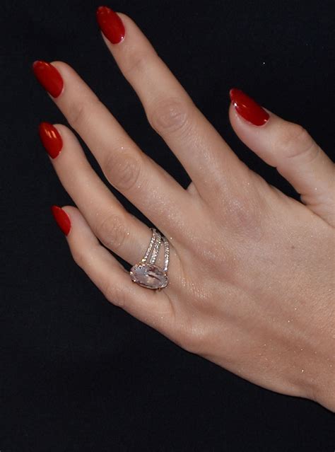 Blake Lively Engagement Ring Pictures, Ryan Reynolds; Celebrity ...