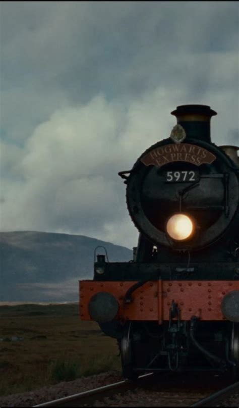 Hogwarts Express Wallpaper - WallpaperSafari