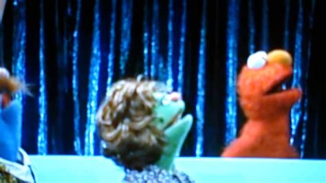 Sesame Street Elmo S Sing Along Guessing Game Vcd - Bank2home.com