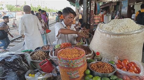 Bangladeshi Street Food - Jhal Muri || ঢাকার জনপ্রিয় ঝালমুড়ি ...