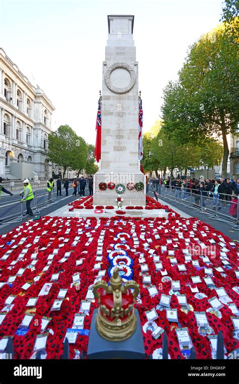 London, UK. 10th November 2013. Red Remembrance Day poppies and poppy Stock Photo, Royalty Free ...