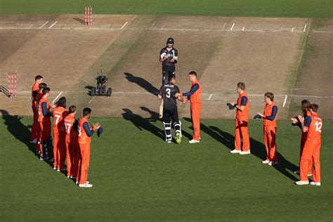 The Netherlands players give Ross Taylor a guard of honour in his final ...