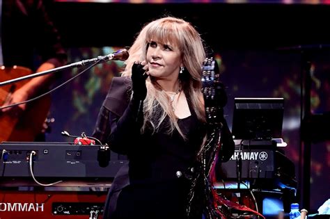 10 Best Stevie Nicks Songs of All Time - Singersroom.com