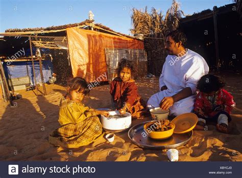 Bedouin Family Oman Stock Photos & Bedouin Family Oman Stock Images - Alamy