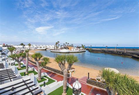 Sands Beach Resort in Costa Teguise, Lanzarote | loveholidays