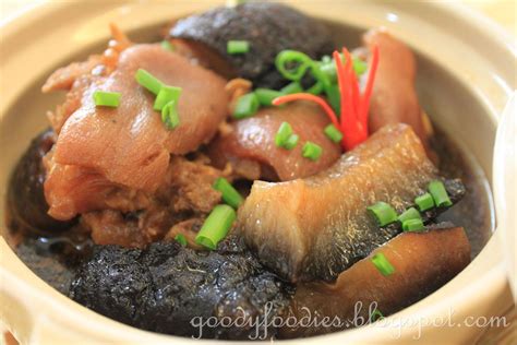 GoodyFoodies: Recipe: Braised pork knuckle with sea cucumber