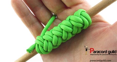 Long 2 bight turk's head knot - Paracord guild