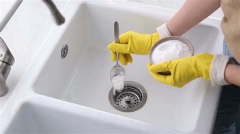 Here's Exactly How To Clean Your Kitchen Sink Drain