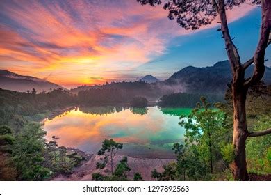 1,077 Telaga Warna Images, Stock Photos & Vectors | Shutterstock