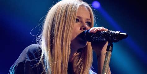 Avril Lavigne Opens Up About Struggle With Lyme Disease