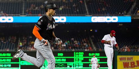 Giancarlo Stanton hits 51, ties August record