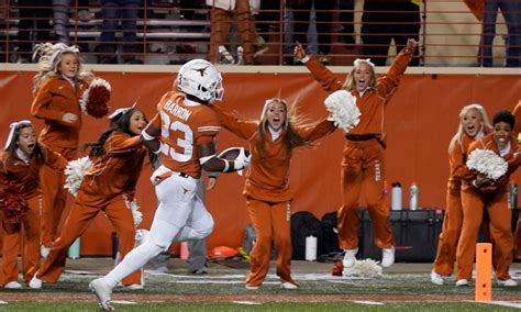 Looking at where Texas lands in recent CBS bowl projections