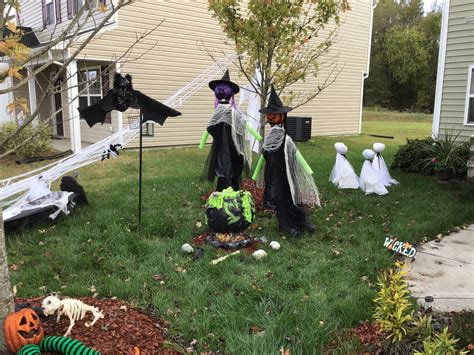 Halloween yard witches | Yard witch, Halloween yard, Halloween