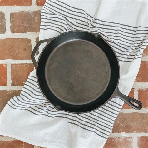 How to Cook with a Cast Iron Skillet: A Beginner’s Guide