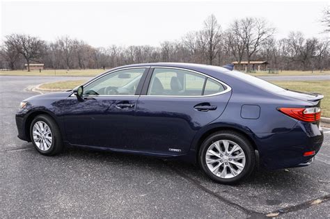 Review: 2015 Lexus ES 300h Hybrid